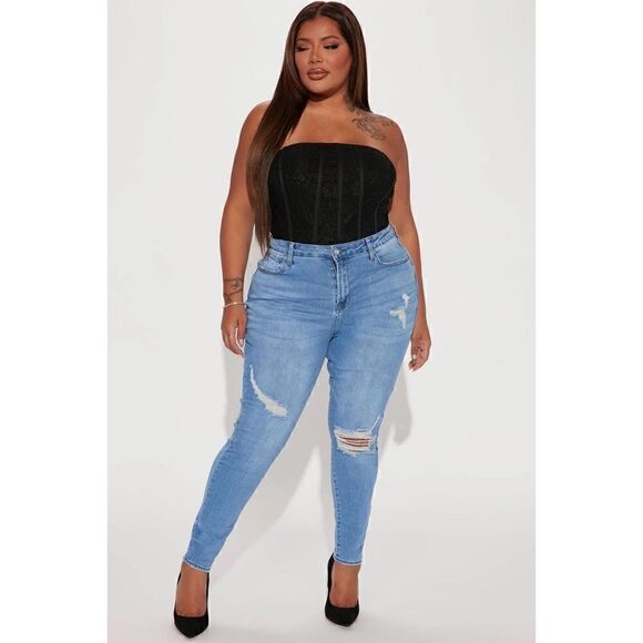 NWT Fashion Nova Sneaking Out Stretch Skinny Jeans - Medium Wash, Size 13 - Picture 2 of 16